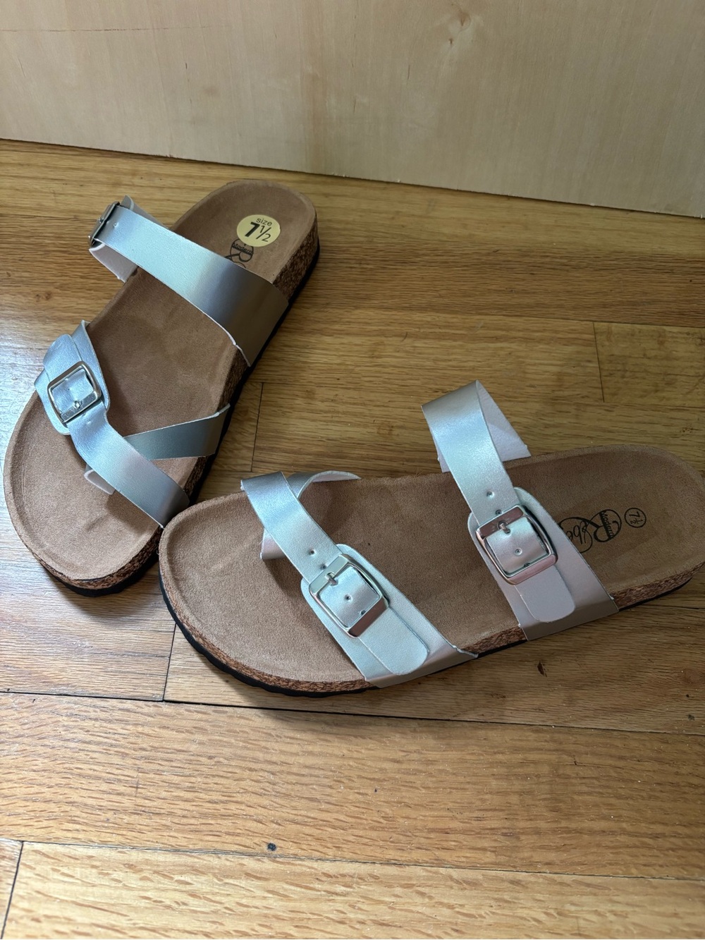 Modern Rebel Women's Silver Metallic Flat Slip-On Sandals Size 7.5 Like New